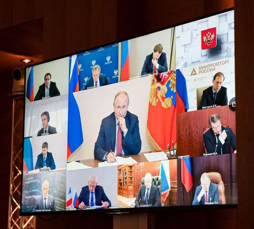 Владимир Путин в четвертый раз встретился с главами французских компаний экономического совета CCI France Russie